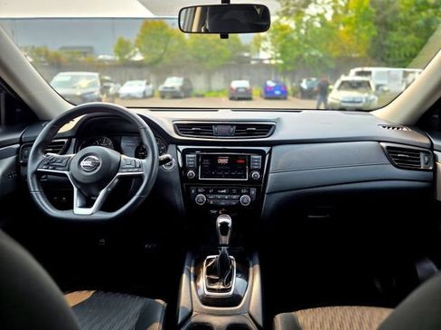 Used 2018 Nissan Rogue SV w/ Premium Package AWD/4WD image 10