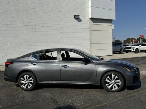Used 2025 Nissan Altima 2.5 S image 7