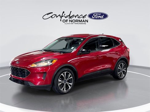 Used 2022 Ford Escape SE w/ SE Sport Appearance Package image 4
