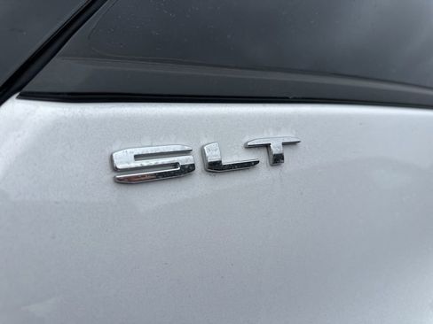 Used 2024 GMC Terrain SLT image 9