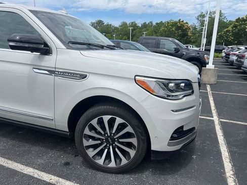 Used 2023 Lincoln Navigator L Reserve AWD/4WD image 5