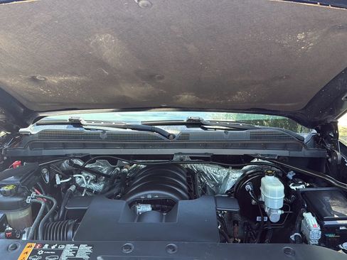 Used 2018 Chevrolet Silverado 1500 W/T w/ Black Out Edition AWD/4WD image 10