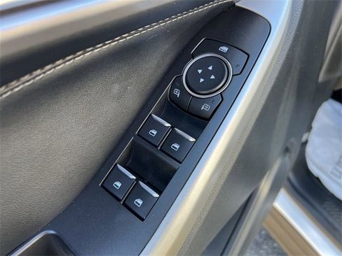 Used 2022 Ford Explorer XLT image 13