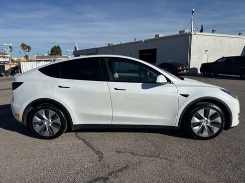 Used 2020 Tesla Model Y Long Range image 8
