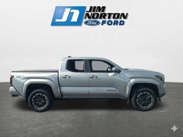 Used 2025 Toyota Tacoma TRD Sport AWD/4WD image 11
