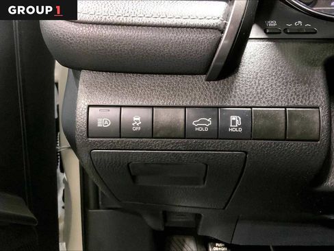 Certified 2020 Toyota Camry SE image 34