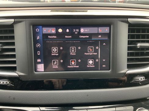 Used 2023 Chrysler Voyager LX image 42