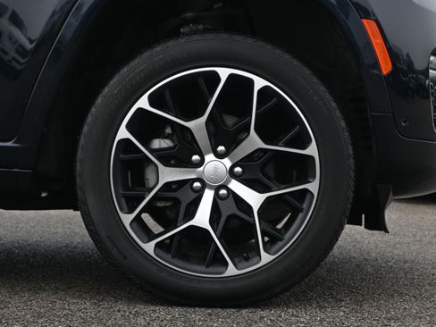 Used 2024 Jeep Grand Cherokee Summit image 21