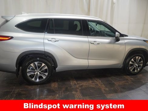 Used 2022 Toyota Highlander XLE image 4
