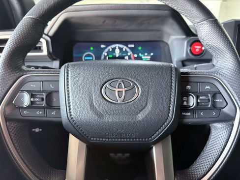 Used 2024 Toyota Tacoma TRD Sport AWD/4WD image 18