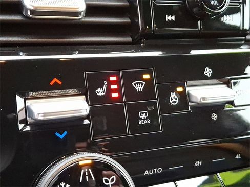 Used 2025 Nissan Armada PRO-4X image 23