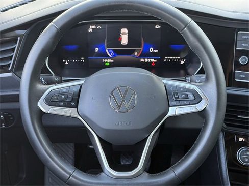 Certified 2024 Volkswagen Jetta SE w/ Panoramic Sunroof Package image 9