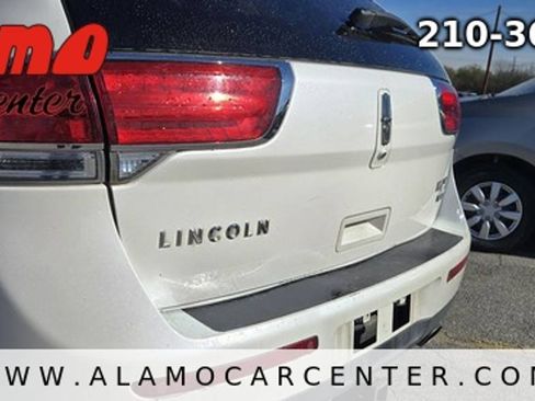 Used 2012 Lincoln MKX FWD image 11