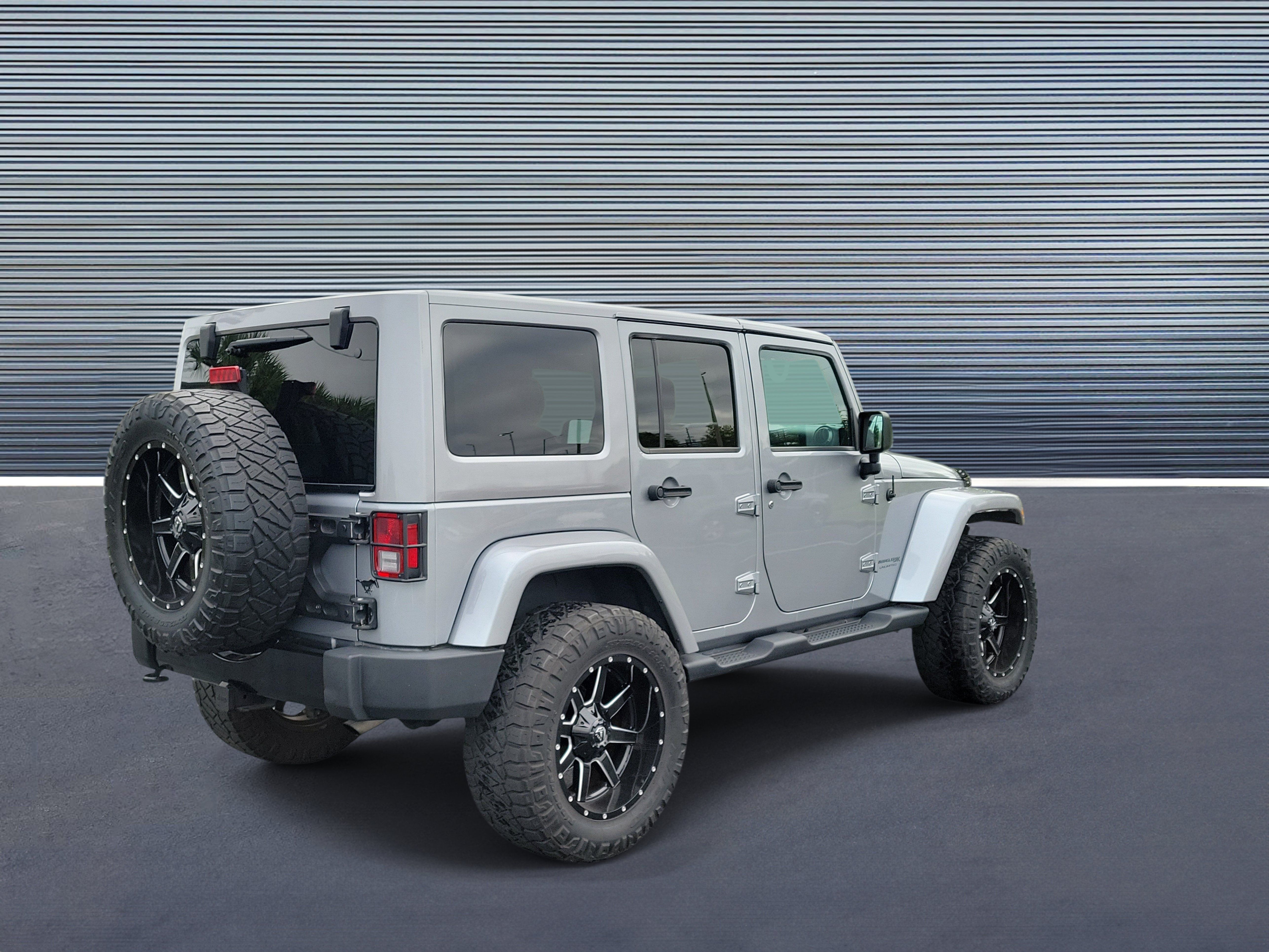 Used 2018 Jeep Wrangler Unlimited Sahara AWD/4WD image 3