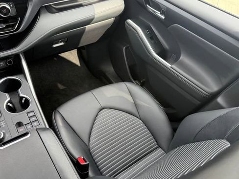 Used 2025 Toyota Highlander XSE AWD/4WD image 21