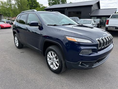 Used 2015 Jeep Cherokee Latitude w/ Cold Weather Group AWD/4WD image 1