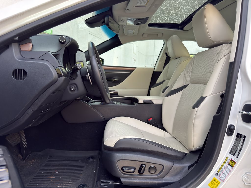 Certified 2024 Lexus ES 300h w/ Premium Package FWD image 14