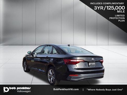 Used 2024 Volkswagen Jetta SE image 31