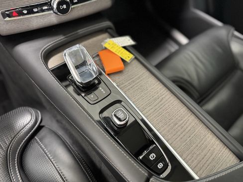 Used 2022 Volvo XC90 T8 Inscription w/ Advanced Package image 26