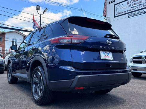 Used 2024 Nissan Rogue SV FWD image 8