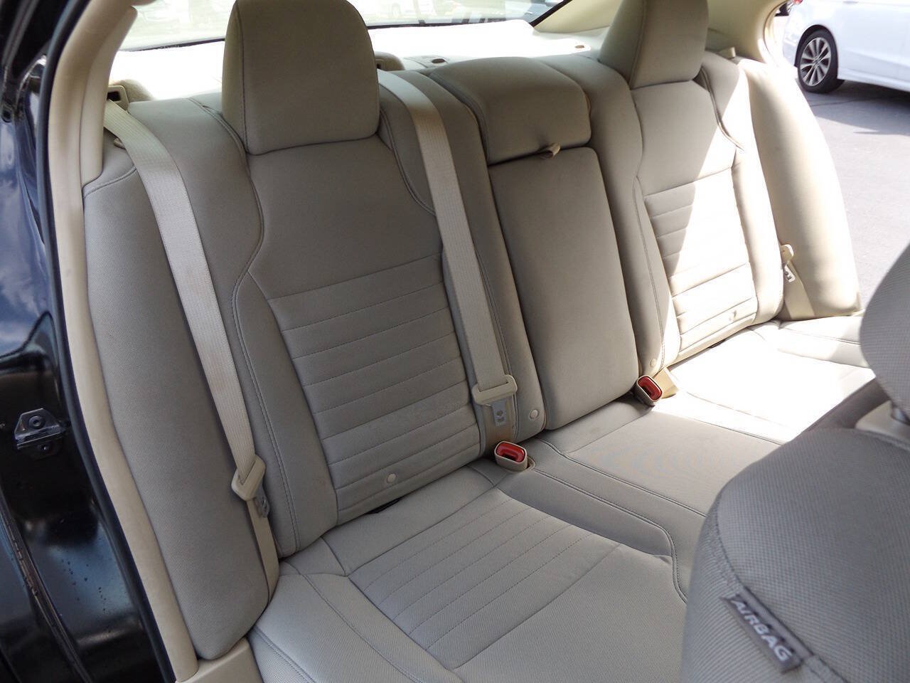 Used 2017 Ford Taurus SE FWD image 23