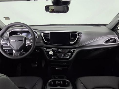 New 2026 Chrysler Pacifica Select image 37