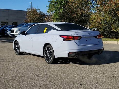 Certified 2025 Nissan Altima 2.5 SR image 3