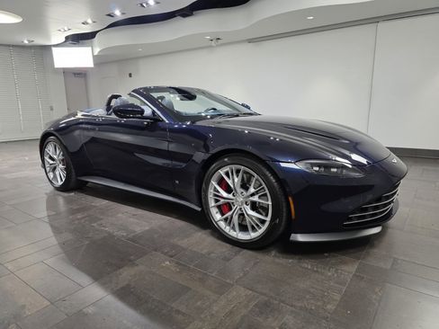 Used 2021 Aston Martin V8 Vantage Roadster image 1