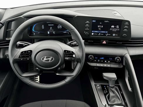 Certified 2025 Hyundai Elantra Sport FWD image 17