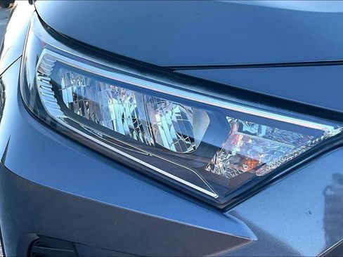 Used 2021 Toyota RAV4 XLE w/ Convenience Package image 32