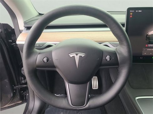 Used 2024 Tesla Model Y Performance image 26