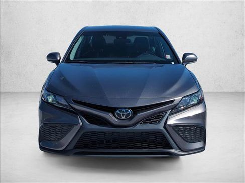 Used 2022 Toyota Camry SE image 2