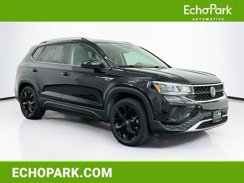 Used 2023 Volkswagen Taos SE w/ Panoramic Sunroof Package AWD/4WD image 1