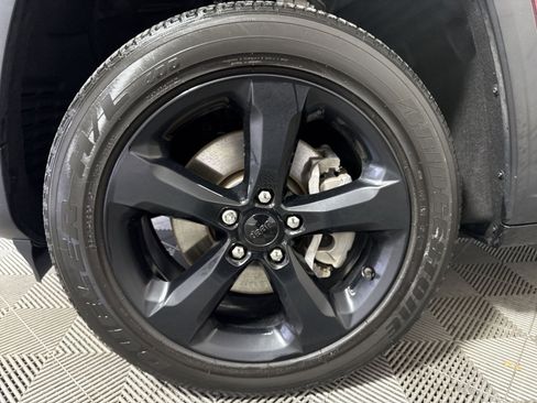 Used 2023 Jeep Grand Cherokee L Laredo image 12