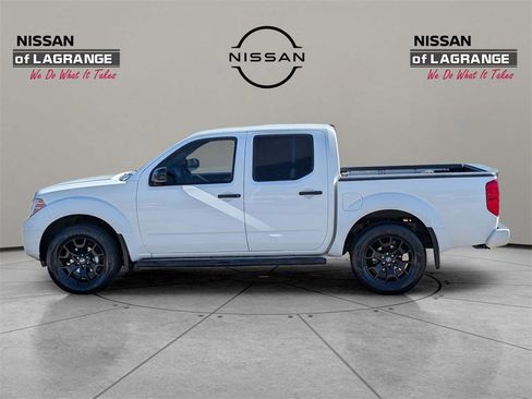 Used 2020 Nissan Frontier SV w/ Midnight Edition Floor Mats image 8