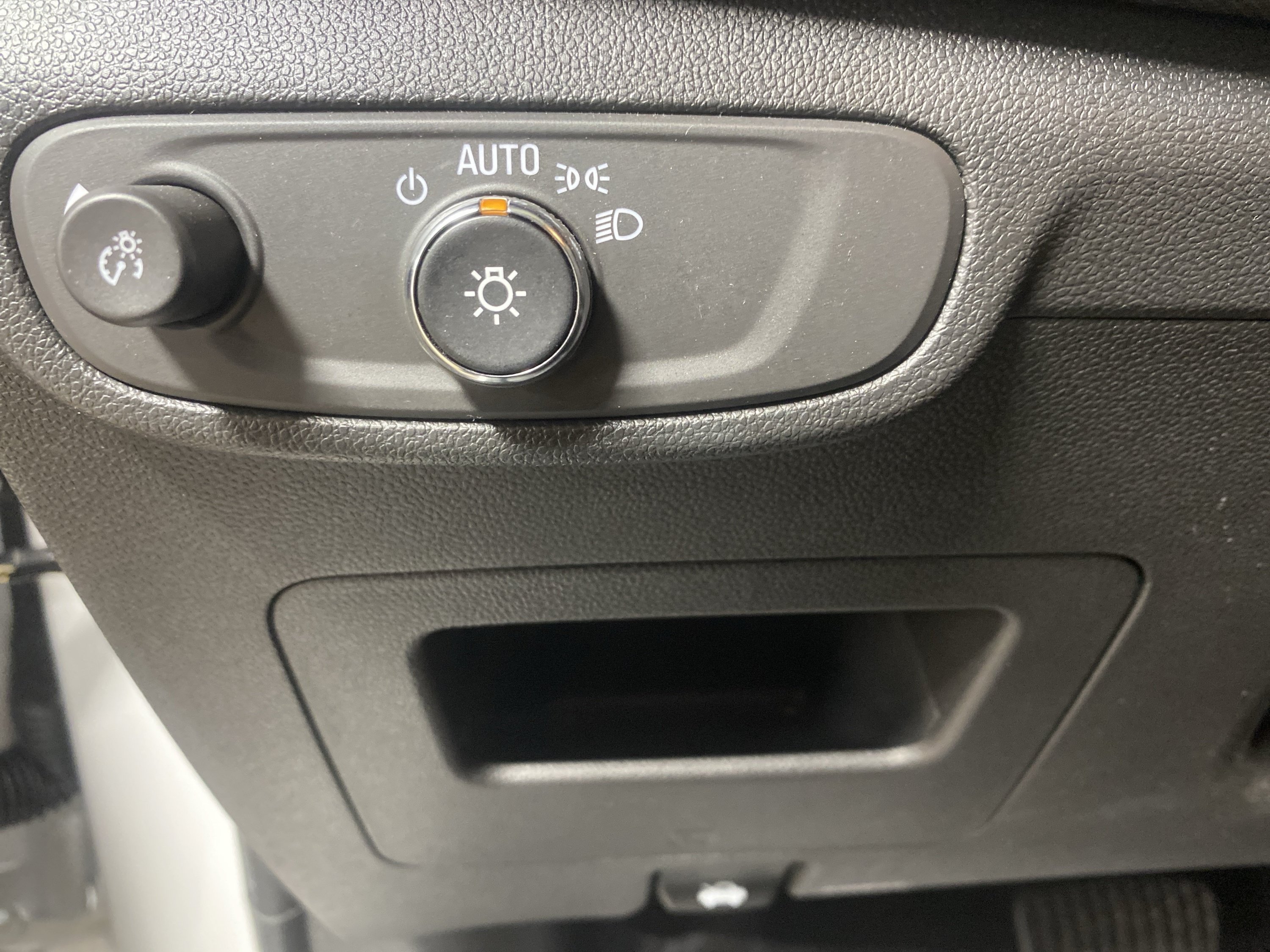 Used 2025 Chevrolet TrailBlazer LT AWD/4WD image 19