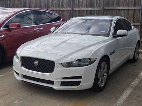Used 2018 Jaguar XE RWD image 1