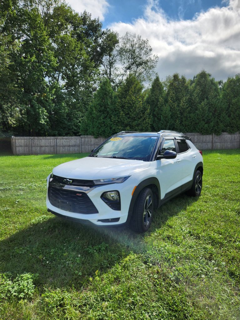 Used 2022 Chevrolet TrailBlazer RS w/ Technology Package FWD image 3