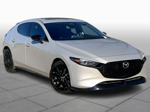 Used 2024 MAZDA MAZDA3 Hatchback w/Premium Plus Pkg image 2