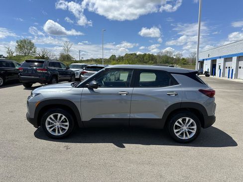Used 2023 Chevrolet TrailBlazer LS FWD image 2
