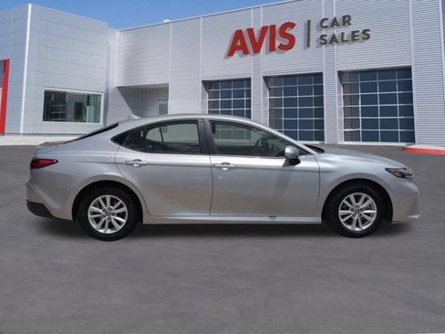 Used 2025 Toyota Camry LE FWD image 5
