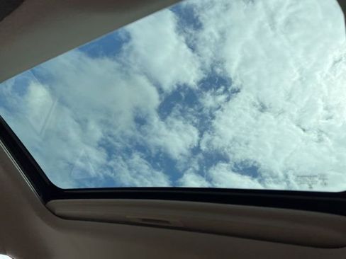 Used 2024 Nissan Sentra SV w/ SV Premium Package image 18