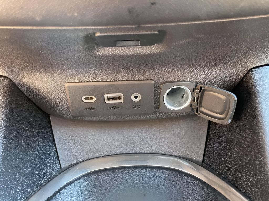 Used 2025 Chevrolet Malibu LT FWD image 34