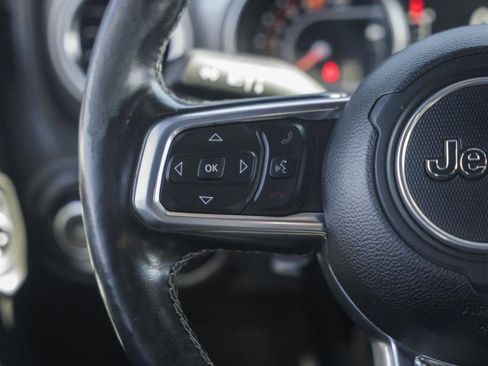 Used 2020 Jeep Wrangler Unlimited Sahara image 32