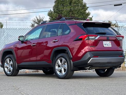 Used 2021 Toyota RAV4 Limited AWD/4WD image 5