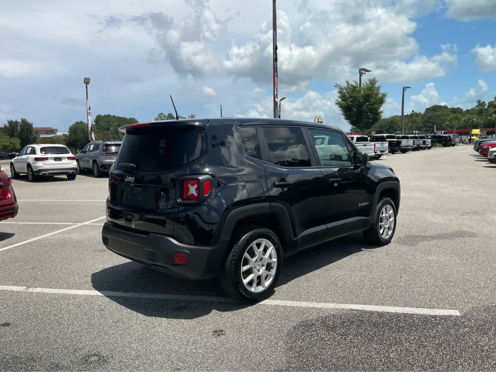 Used 2023 Jeep Renegade Latitude AWD/4WD image 5