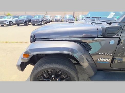 Used 2022 Jeep Wrangler Unlimited Sahara w/ Cold Weather Group AWD/4WD image 43