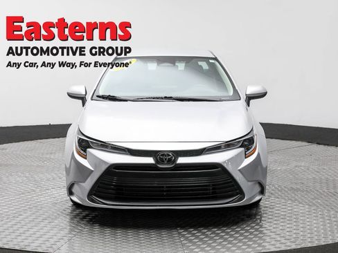 Used 2023 Toyota Corolla LE image 2