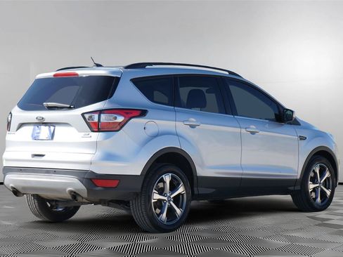 Used 2017 Ford Escape SE w/ Equipment Group 201A FWD image 5