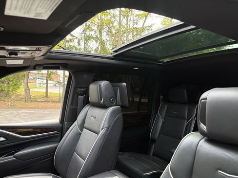 Used 2024 Cadillac Escalade ESV Premium Luxury w/ Performance Package AWD/4WD image 28